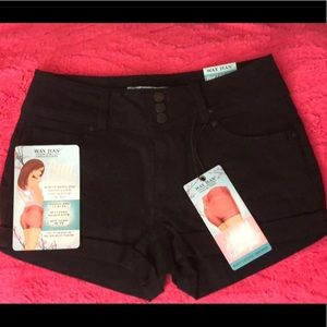 Butt lifting Black Shorts